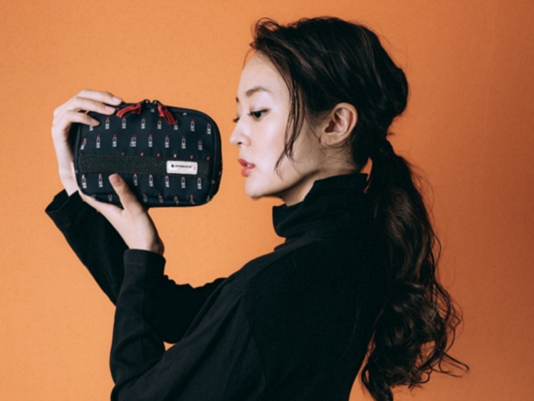 com - アルティザン・アンド・アーティスト ARTISAN ARTIST カメラストラップ ミラーレス向け スタッズ付きスリムタイプ カーキ ACAM-110A KK 通販 全品無料配達