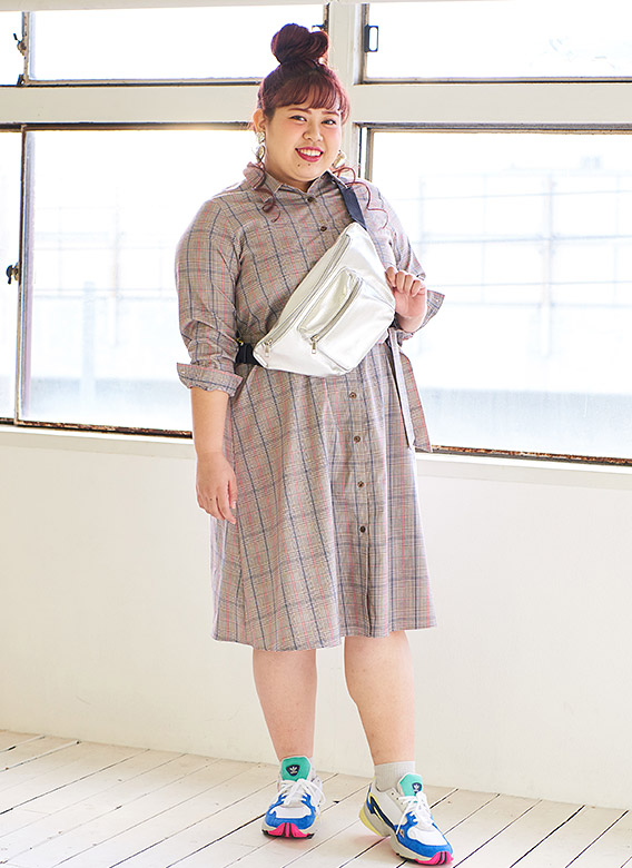 Chubby Curvy Vol 13 春を感じさせるチェック柄シャツワンピの着こなし方 レディースファッション 阪急百貨店公式通販 Hankyu Fashion
