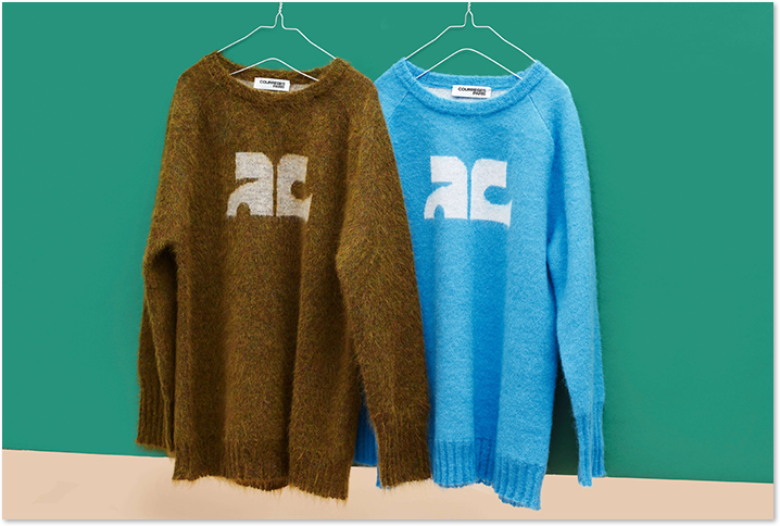 カーキロゴ入りニット（COURREGES） ブルーロゴ入りニット（COURREGES）
