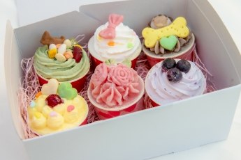 ハンドメイドのケーキ