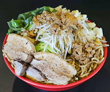 「らーめんstyle JUNK STORY」たまり醤油と味付け背脂仕立てのこってり豚そば(味濃いめ、ニンニク有り)