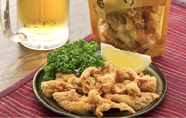 噛むほどに、鶏皮の旨みが口に広がって
「九州丸一食品」
黄金鶏皮揚げ〈九州の塩〉（50g）