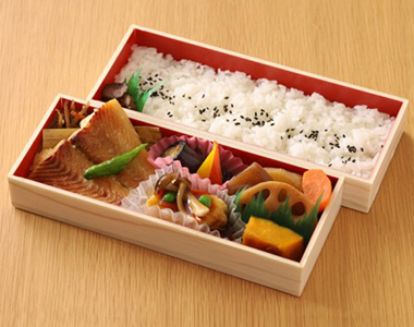 「まつおか」カラスカレイ二段弁当(味噌漬け焼き)