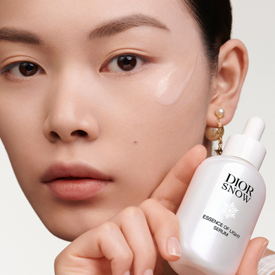 ディオール スノー エッセンス オブ ライト セラム50ml 薬用美容液 ディオール スノー エッセンス オブ ライト セラム（薬用美容液