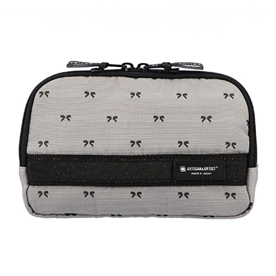 アルティザン＆アーティスト ARTISAN＆ARTIST スロープシェイプ・ポーチ 4WP-KK110H キキ #グレー コスメポーチ/バッグ [159095] キキ スロープシェイプ・ポーチ(4WP-KK110H)(GRY)(B24O0426)｜コスメ