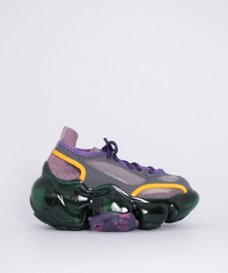 “MOOPIE KON”スニーカー