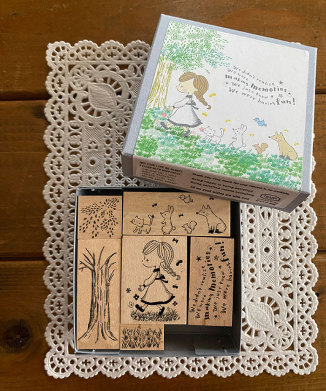 【くぼみの木】みつあみちゃんと森のおさんぽ