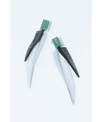 【TOGA TOO】Metal feather pieced earrings