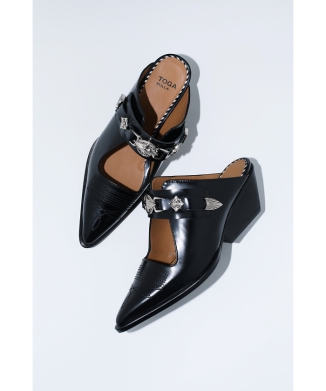 Pointed toe leather mule
