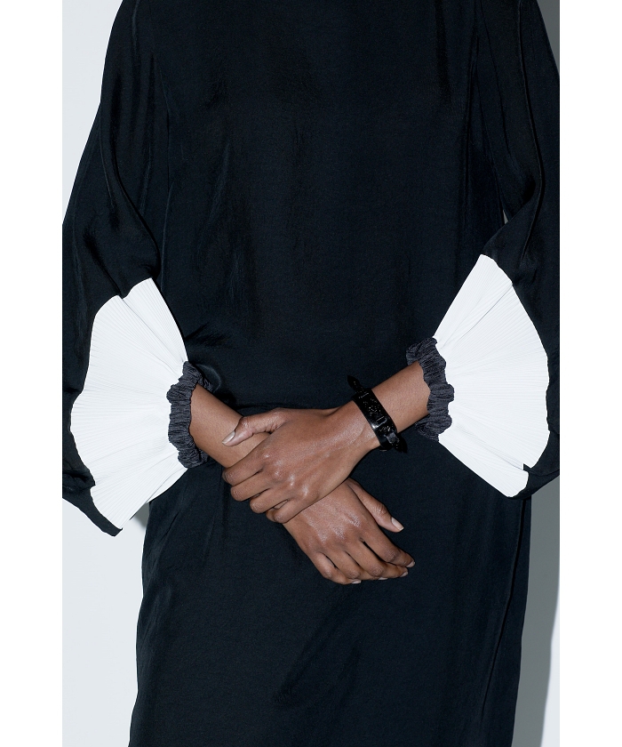 TOGA PULLA】Acetate twill pleats dress(F24DA016)｜阪急百貨店