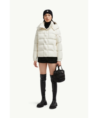 Moncler Maya 70ショートダウンジャケット