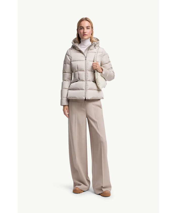 【関税込み】Moncler Grenoble ベージュ Stowe ダウンジャケット org.jpg