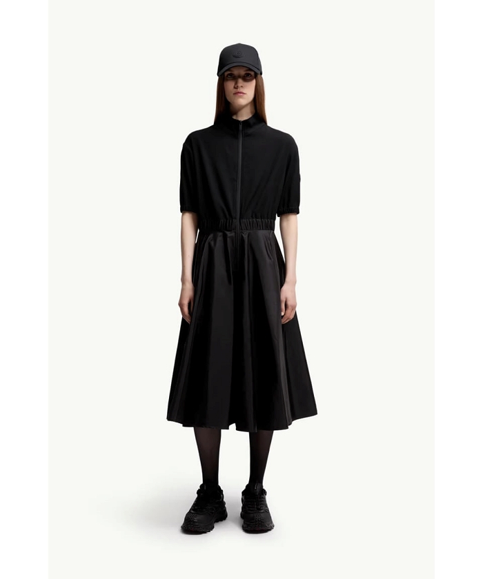 【新品未使用】MONCLER ワンピース ドレス ショートスリーブ ABITO. モンクレール 半袖ワンピース ブラック VESTITO レディース SIZE