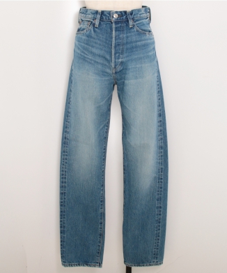 CLASSIC STRAIGHT JEANS