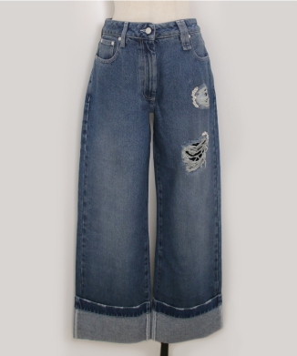CROPPED DISTRESSED STRAIGHT LEG JEANS W/ EMB