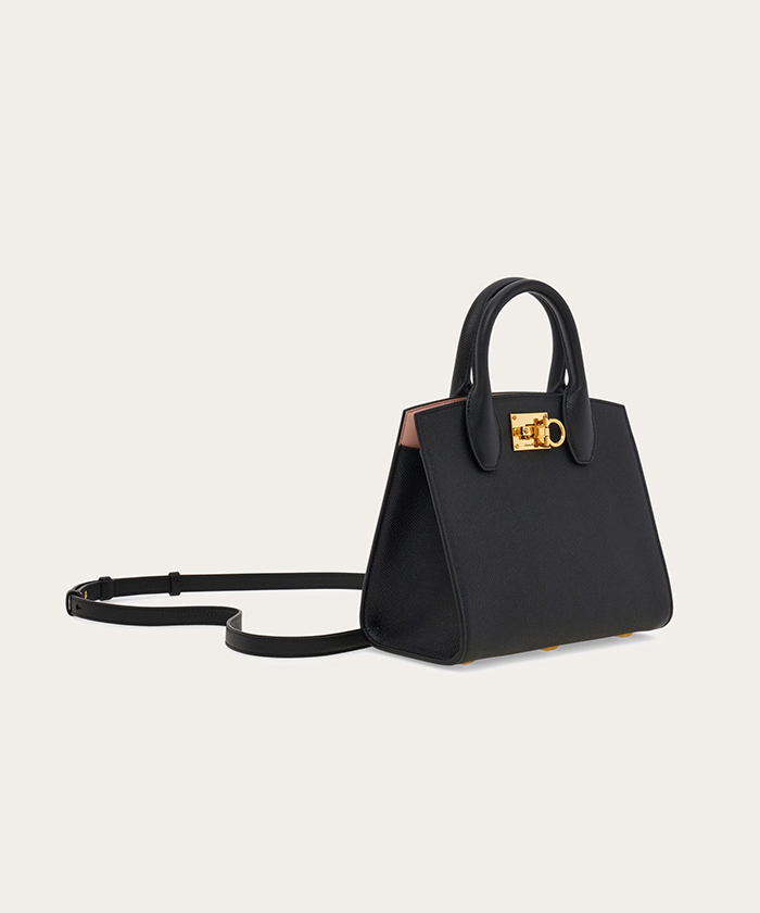 正規店買付【FERRAGAMO】フラップ付き ショルダーバッグ Ferragamo Studio Box bag (XS)(F258G057)｜阪急百貨店公式通販