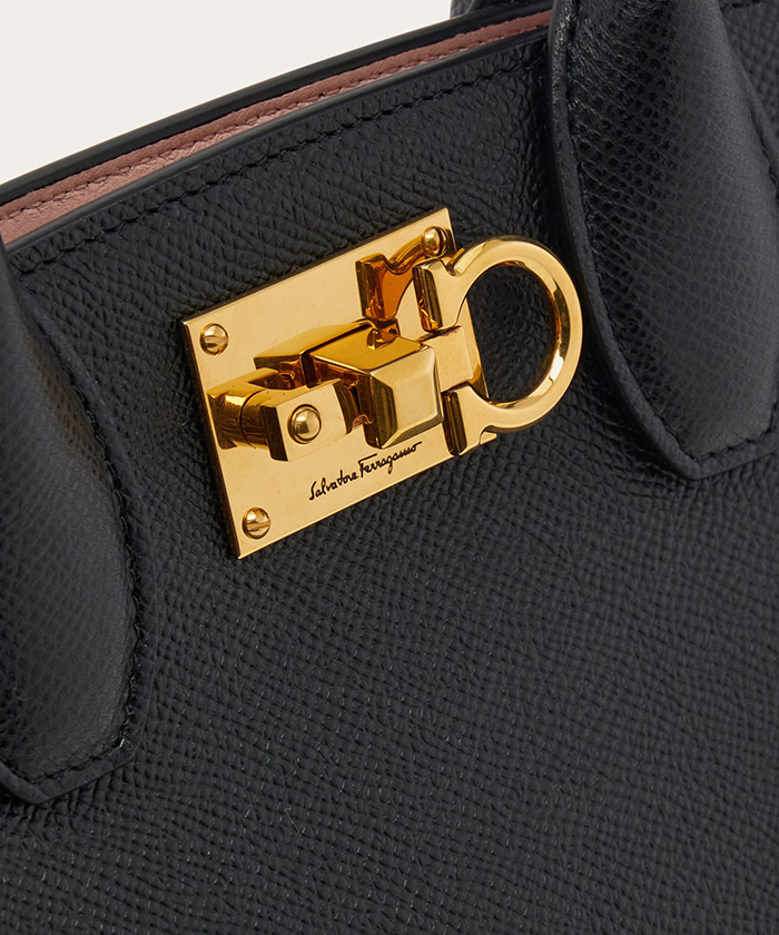 FERRAGAMO 760872785181001 関税送料込 楽天市場】【最大5,000円OFFクーポン】フェラガモ 3つ折り財布