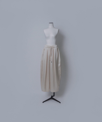 TWO TUCK SATIN PANTS