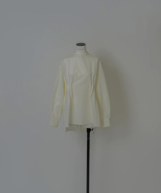 BAND COLLAR 4TUCK BLOUSE