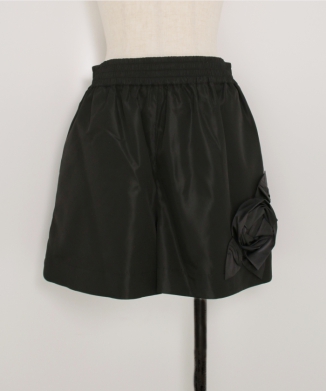 PRESSED ROSETTE SPLIT-HEM SHORTS