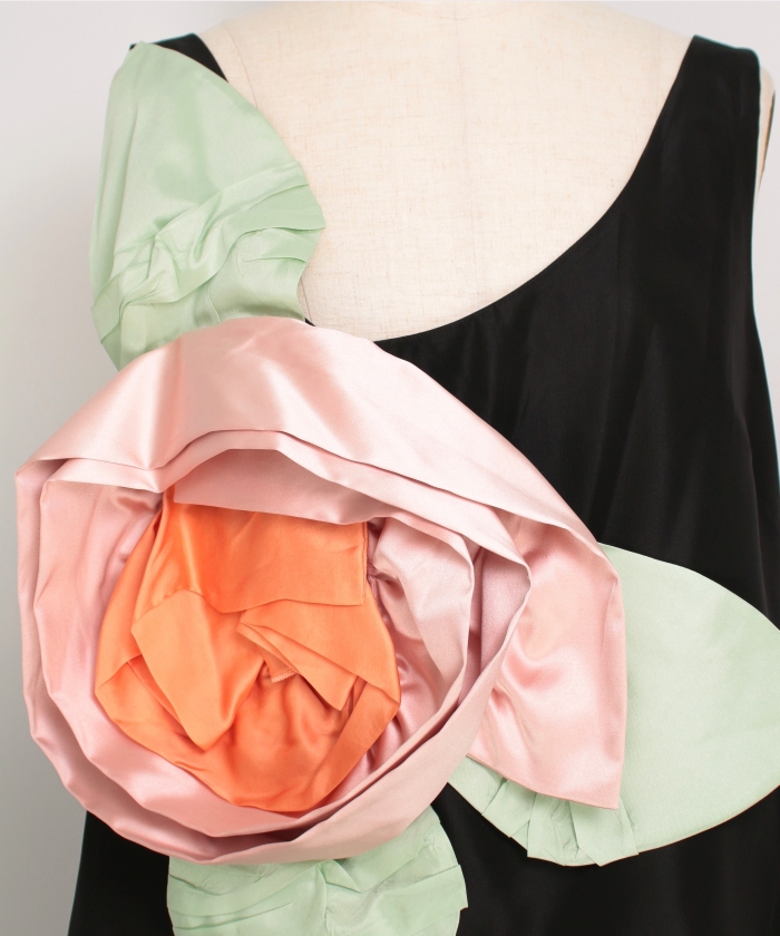 PRESSED ROSETTE TILTED NECK PEPLUM TOP(F261S011)｜阪急百貨店公式