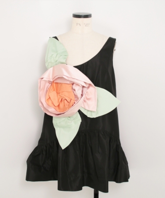 PRESSED ROSETTE TILTED NECK PEPLUM TOP