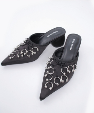 ピアスミュール