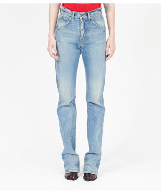 ストレートレッグジーンズ