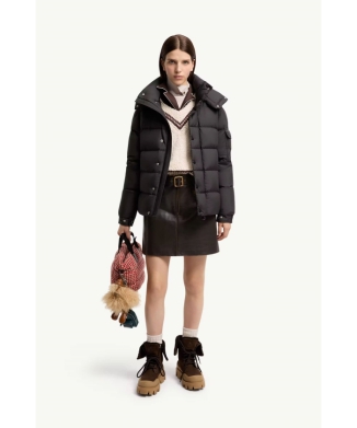 Moncler Maya 70ショートダウンジャケット