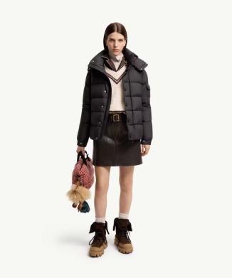 Moncler Maya 70ショートダウンジャケット