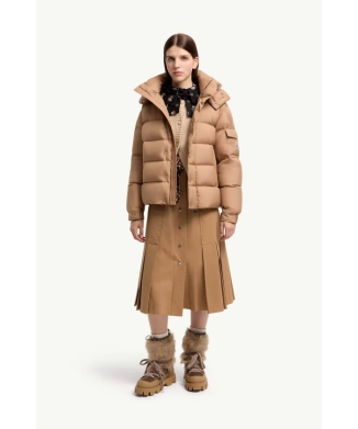 Moncler Maya 70ショートダウンジャケット
