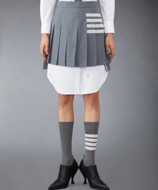 【THOM BROWNE】平織り4-BARプリーツミニスカート