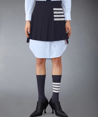 【THOM BROWNE】平織り4-BARプリーツミニスカート