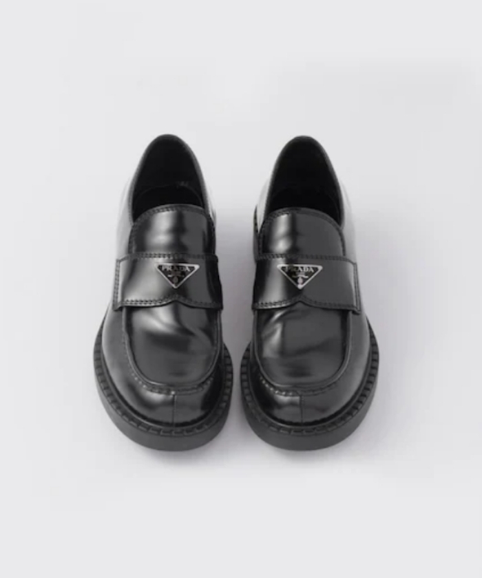 プラダ　ローファー ブラック プラダ モノリス ブラッシュドレザー ローファー | PRADA