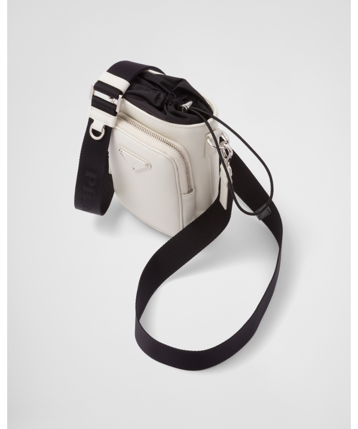 PRADA 直営店より レザー スマートフォン ケース ブラック ソフトルックスレザー スマートフォンケース | PRADA