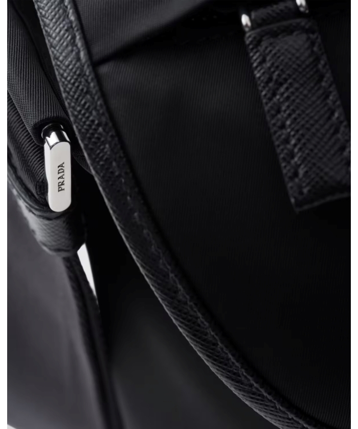 Re-Nylon xサフィアーノレザー ショルダーバッグ Re-Nylon xサフィアーノレザー ショルダーバッグ