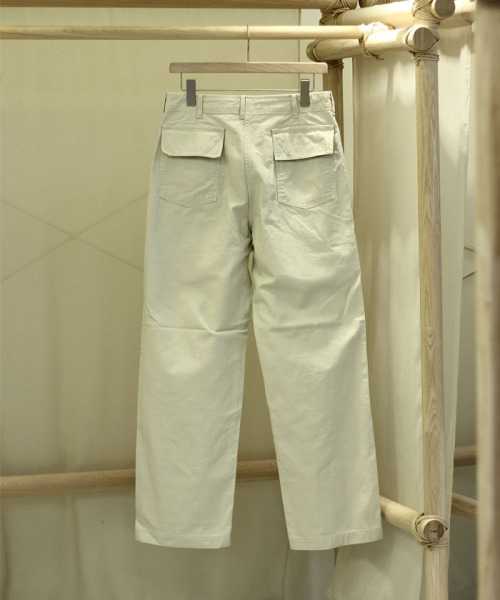 週末価格WASHED BAGGY SATIN BLEACHED BAKER WASHED BAGGY SATIN BLEACHED BAKER PANTS A25AP01BP(M2570065