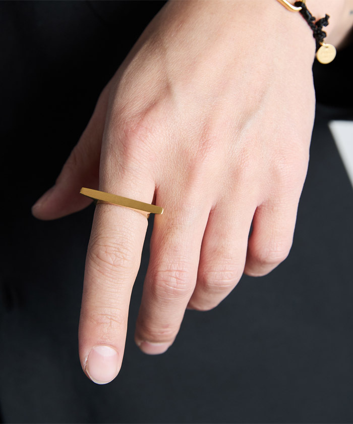 Surface 3D Ring with Hair Line -Gold- XOR107G(M257N083)｜HANKYU