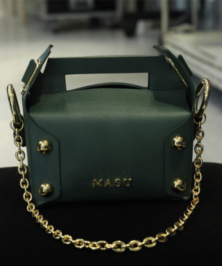 LEATHER CAKE BAG　M26U6OJ008