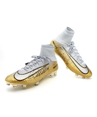 ロナウド直筆サイン入り17/18スパイク（ナイキ マーキュリアル スーパーフライ5 CR7）ディスプレイケース入り　TDCX21221FR