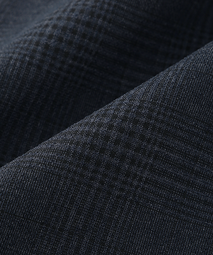 落ち着いたカラーのチェックは上品な印象　1654051-B