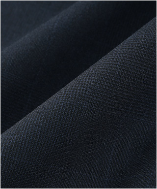 さりげなく浮かぶチェック柄は落ち着いた印象を　1655451-B