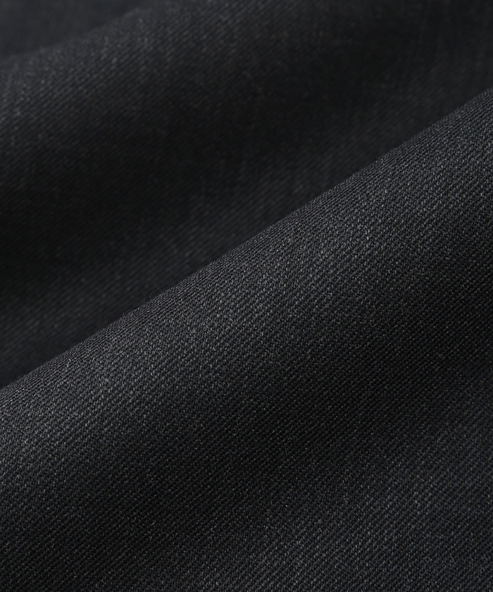 落ち着いた印象のグレーはビジネスシーンで活躍　1659051-C