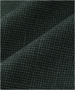 遠目には無地にも見える細かいチェックを施した1着　1656451-K