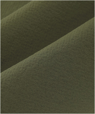 トレンドカラーで個性的なシャリ感のある1着　1656051-E