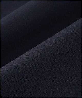 服地はやわらかな手触りのウール100％　1908061-B