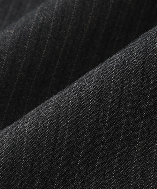 さりげなく浮かぶストライプ柄がスマートな印象　1900661-C