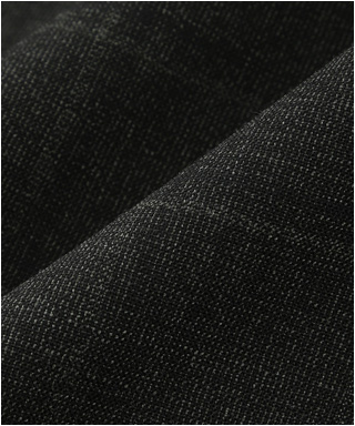 落ち着いた印象のカラーはビジネスシーンで活躍　1909461-C