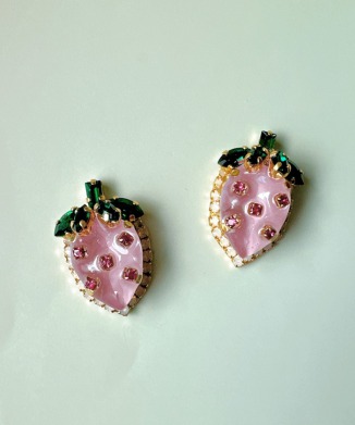 【2026年1月21日(水)以降お届け予定】白いちご ピアス