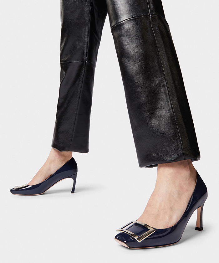 ベル ヴィヴィエ トランペット」パテントレザー パンプス